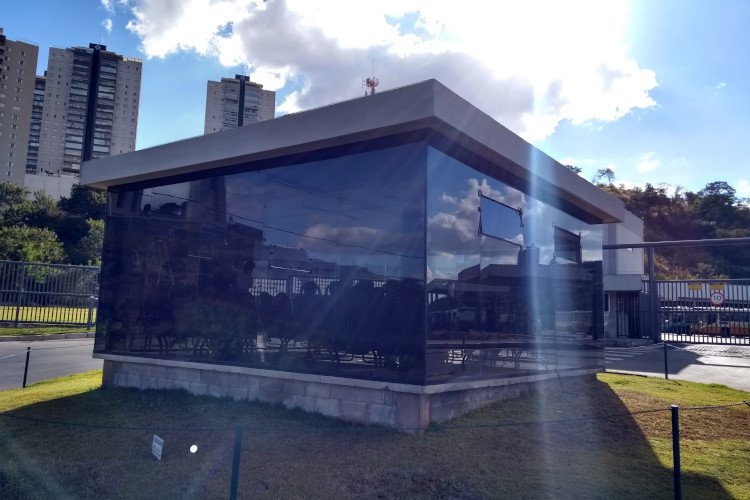 Fachada de vidro BH Glass em prédio corporativo