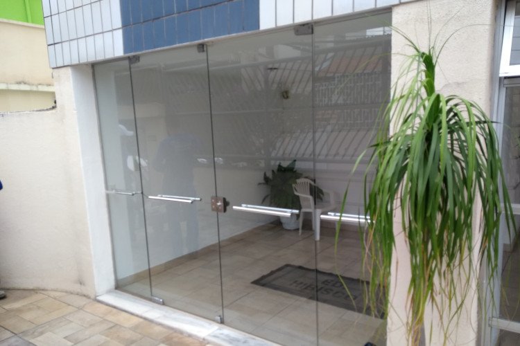Serviços de vidraçaria para ambientes internos e externos